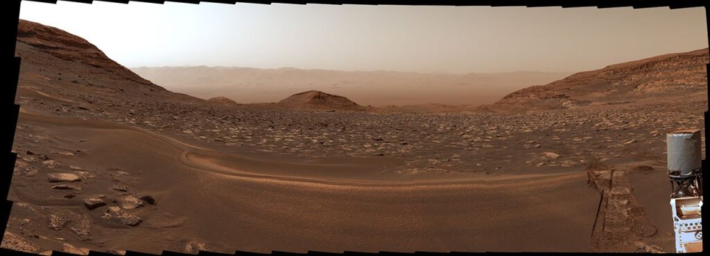 Curiosity at 14: a 1-kilometer climb and honeycomb rocks