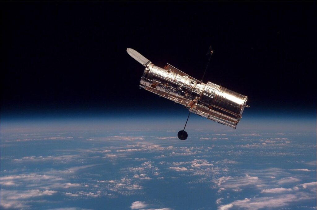 NASA asks industry if a private spacecraft can lift Hubble out of its slow fall