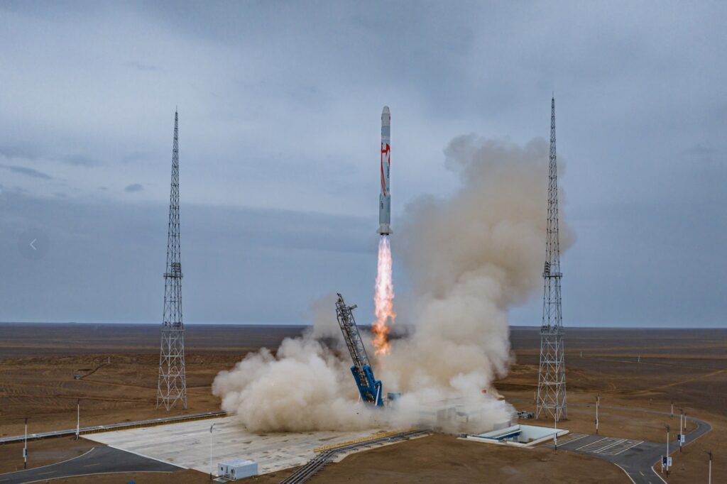 A LandSpace Zhuque rocket lifting off